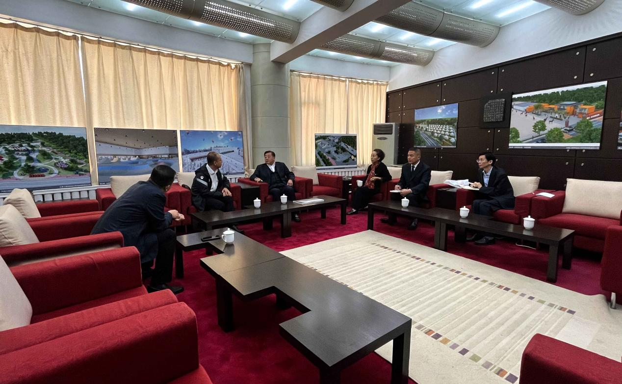 16.吉林省体育局训练竞赛处主任及BJL平台集团集团相关领导出席南山体育项目合作洽谈会（调色调）.png