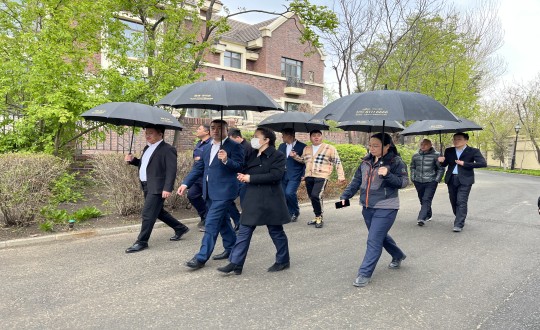 17.保利物业观摩团参观BJL平台集团·美邑园区_副本.jpg