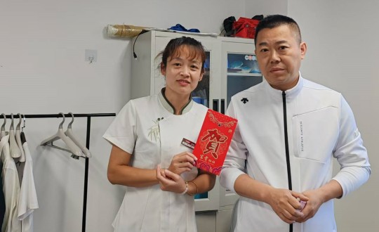 2024年9月13日，酒店，全体员工，发放中秋节福利_副本.jpg