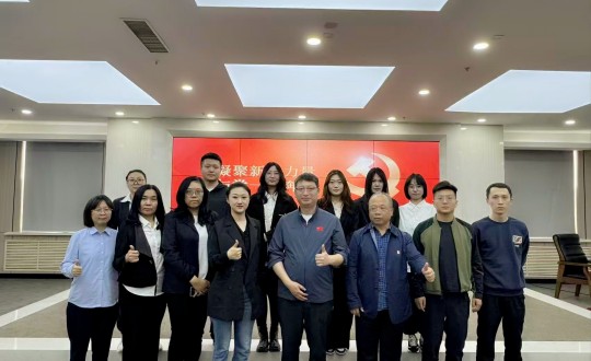 2.BJL平台集团集团党委与长发担保党支部党建活动合影留念_副本.jpg