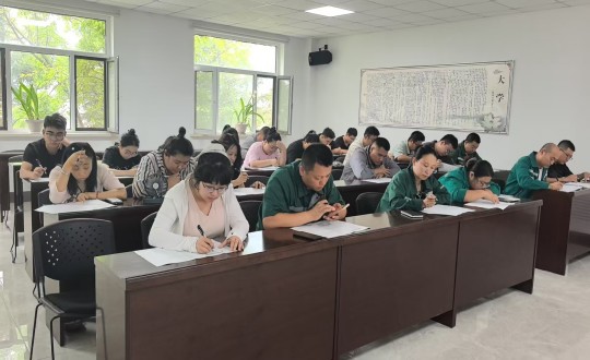 2.装配式总公司安全生产知识考试现场_副本.jpg