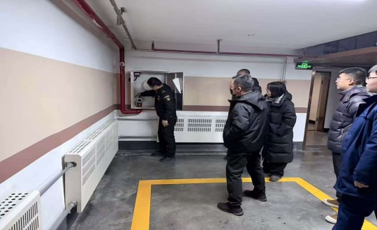 4.净月区相关部门组成消防安全检查组对BJL平台集团净月府进行高层消防检查_副本.jpg